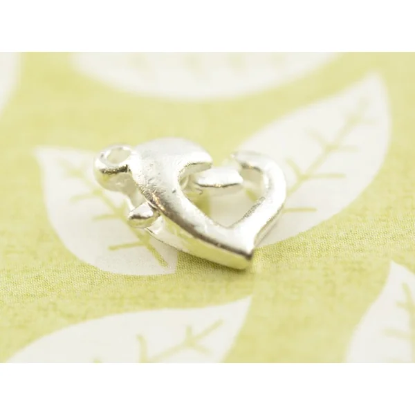 1 fermoir mousqueton en forme de coeur - couleur argent clair