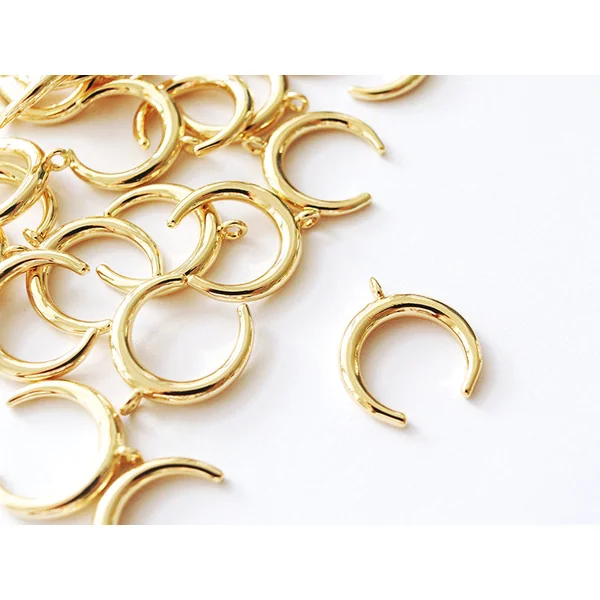 1 pendentif corne croissant de lune - doré à l'or fin 18K