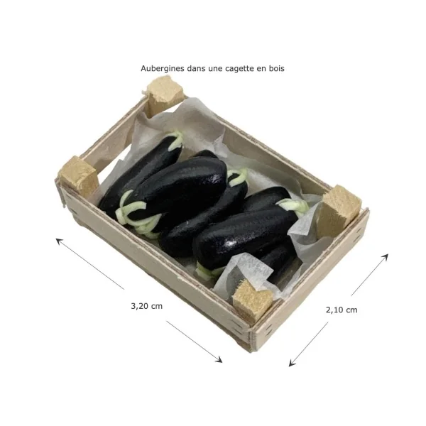 Aubergines dans une cagette bois