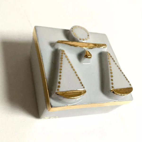 Boite à bijoux "Balance" en porcelaine