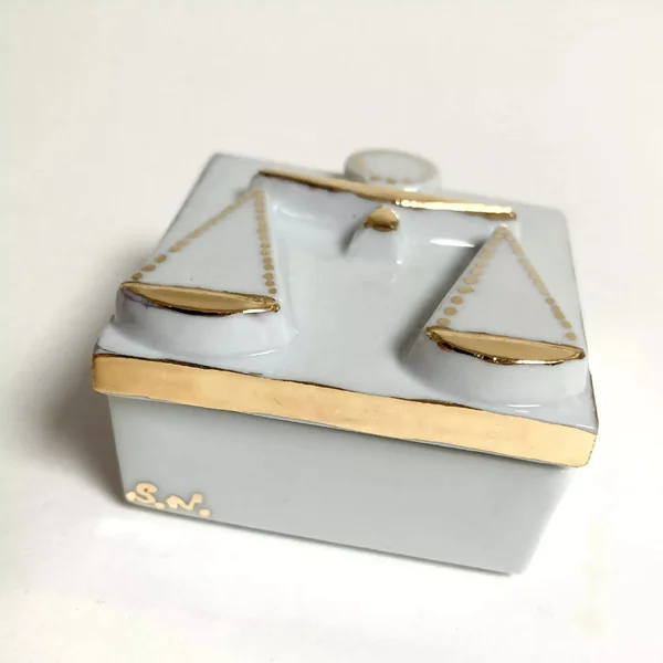 Boite à bijoux "Balance" en porcelaine