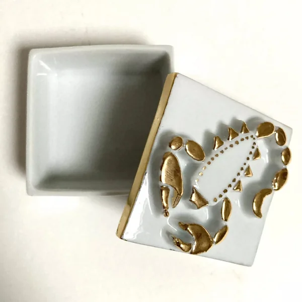 Boite à bijoux "Scorpion" en porcelaine