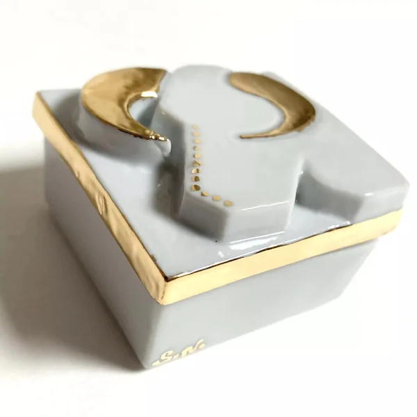 Boite à bijoux "Taureau" en porcelaine