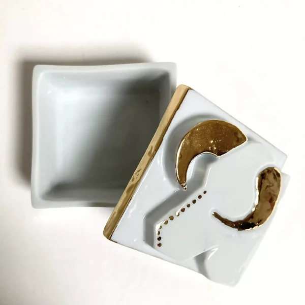 Boite à bijoux "Taureau" en porcelaine