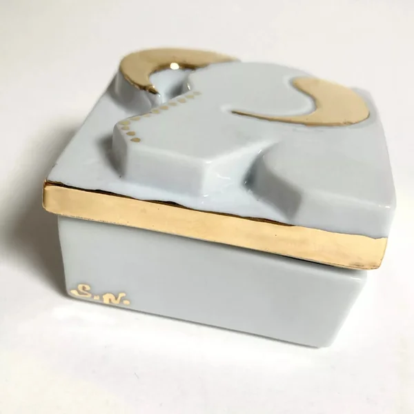 Boite à bijoux "Taureau" en porcelaine
