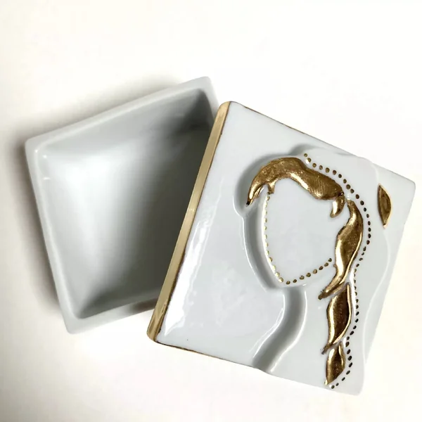 Boite à bijoux "Vierge" en porcelaine
