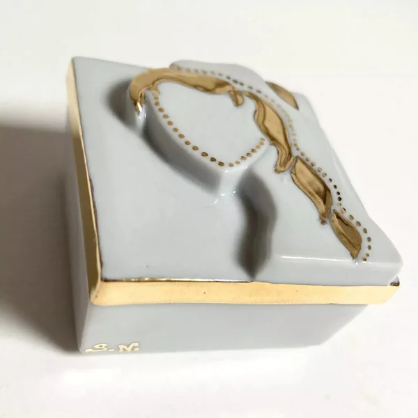 Boite à bijoux "Vierge" en porcelaine