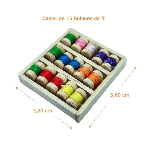 Boîte à couture miniature avec bobines de fil 1/12e