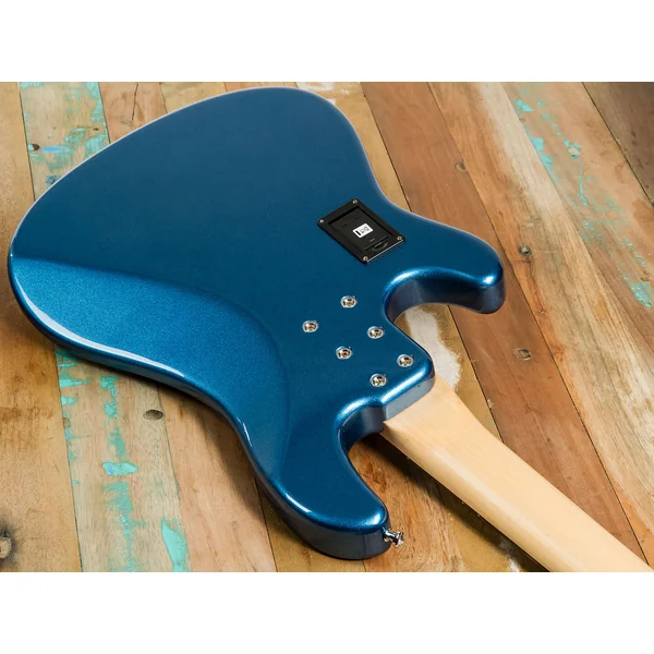 California VM4 (RW, White Dots) - lake placid blue