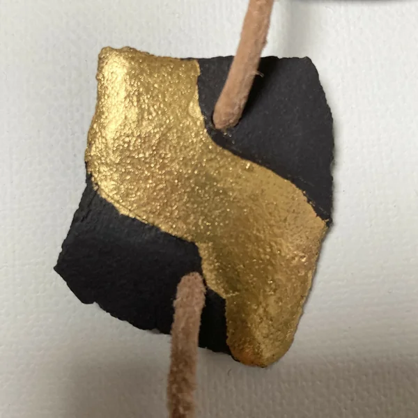 Collier cercle d'or en porcelaine noire