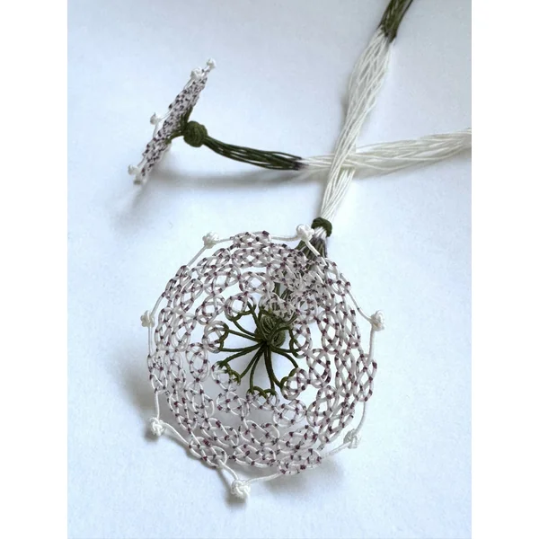 Collier trèfle en soie