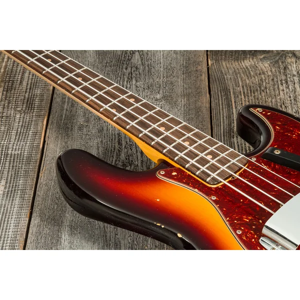Custom Shop 1962 Jazz Bass #CZ569015 - relic 3-color sunburst