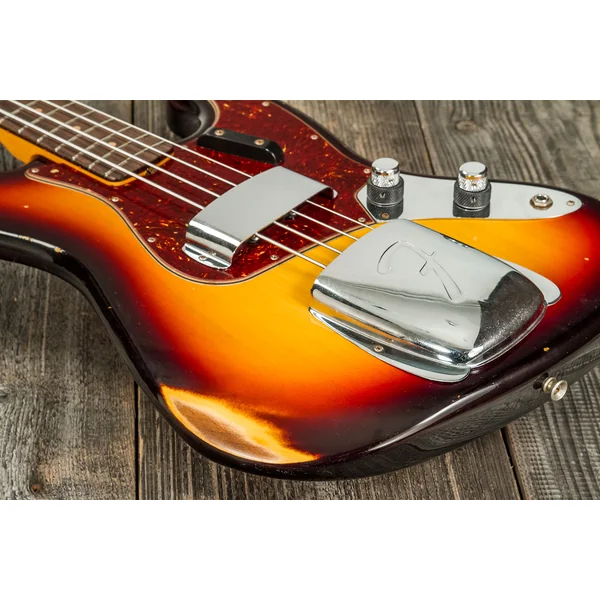 Custom Shop 1962 Jazz Bass #CZ569015 - relic 3-color sunburst