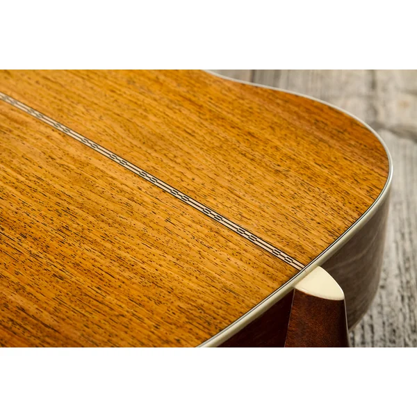 Custom Shop CS-000-C22034239 Sitka/Guatemalan #2736825 - natural aging toner