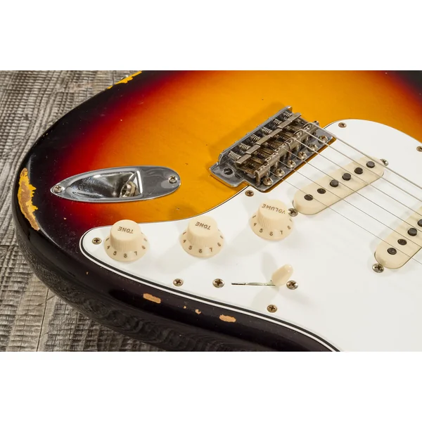 Custom Shop Late 1964 Stratocaster #CZ569925 - relic target 3-color sunburst