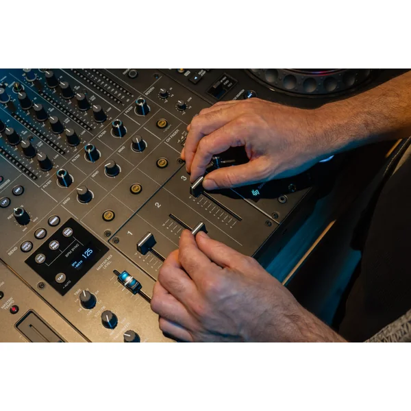 DJM-V5
