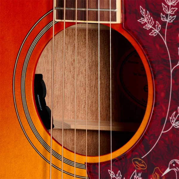 IBG Hummingbird Standard - cherry sunburst
