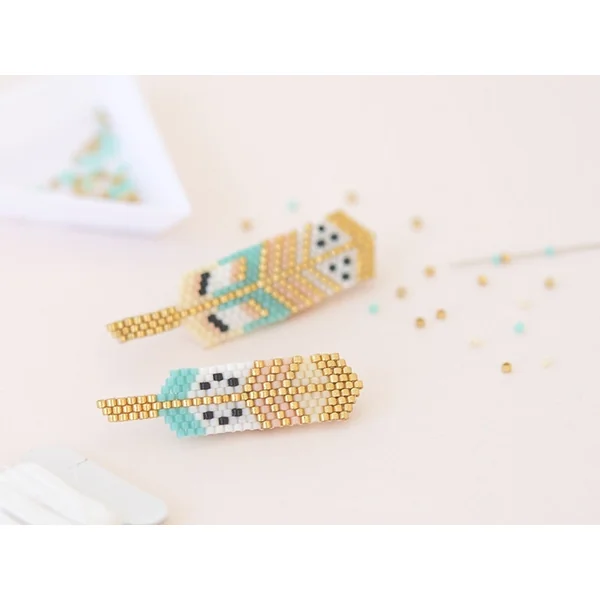 Kit Rose Moustache - tissage de perles miyuki - les broches plumes