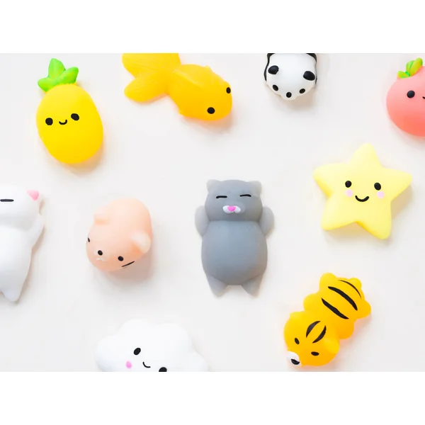Mini squishy chat gris qui dort - anti-stress