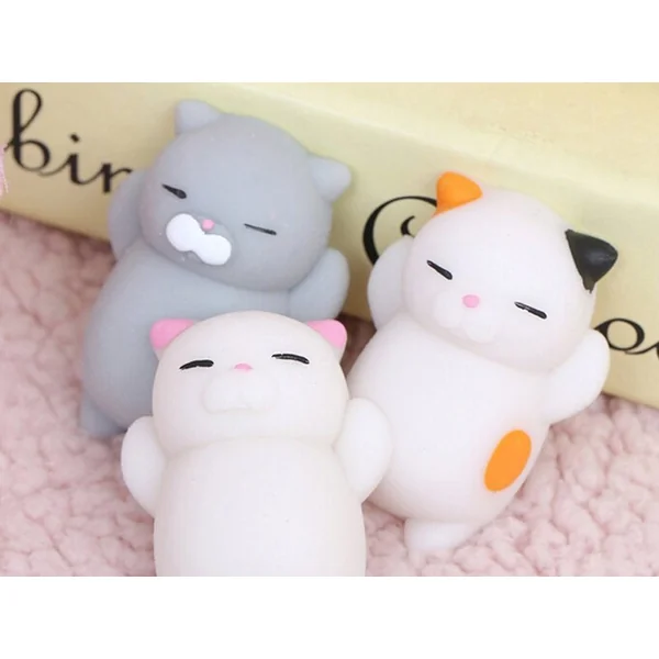 Mini squishy chat gris qui dort - anti-stress