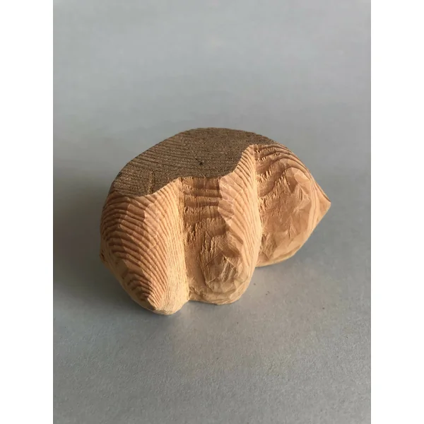 Petit socle à pointes