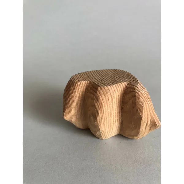 Petit socle à pointes
