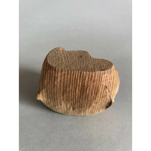 Petit socle à pointes