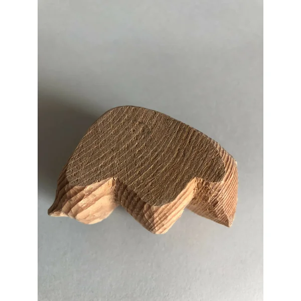 Petit socle à pointes