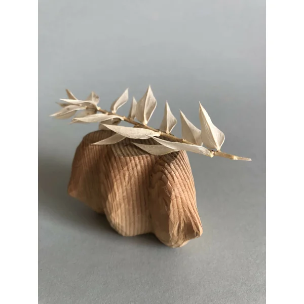 Petit socle à pointes