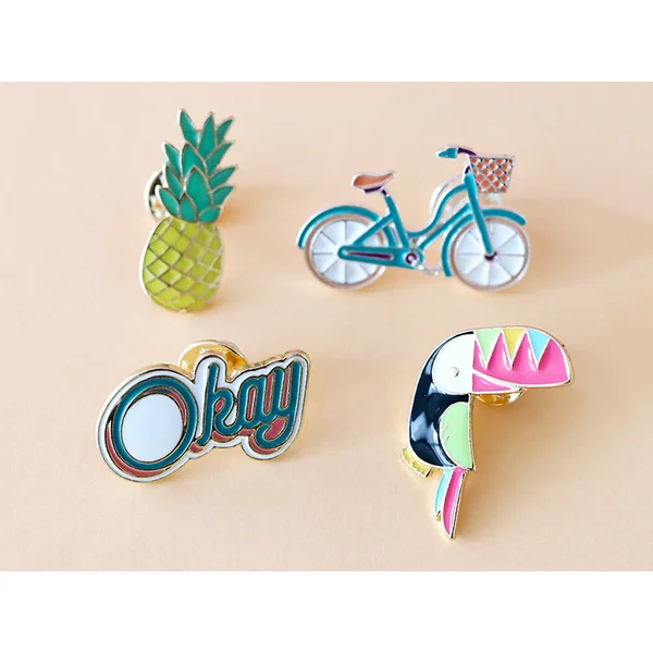 Pin's émaillé Hello