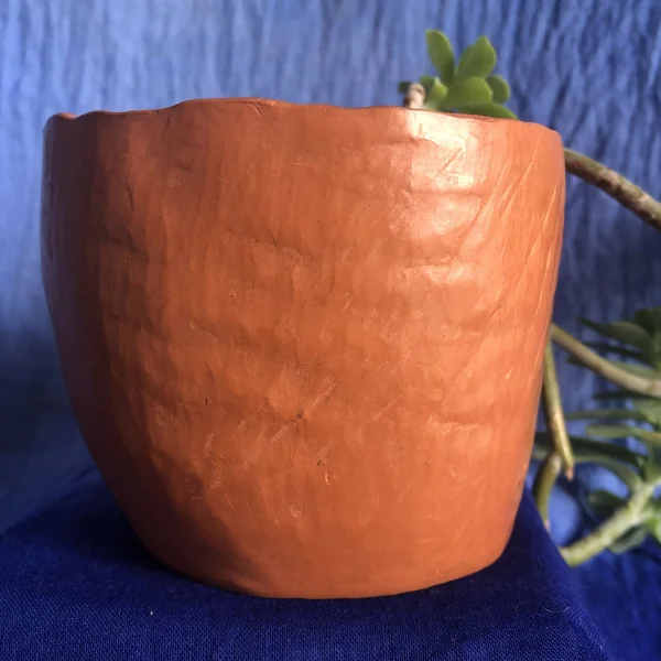 Pot rouge griffé