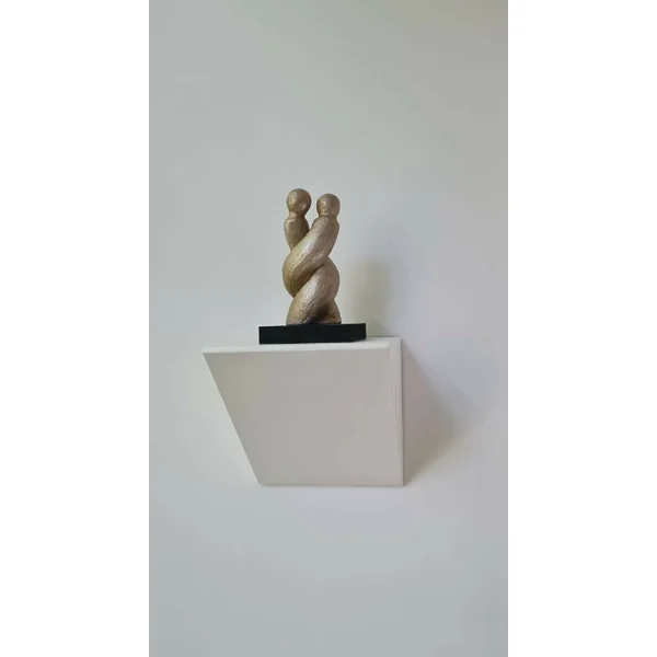 Sculpture couple en argile Etreinte II
