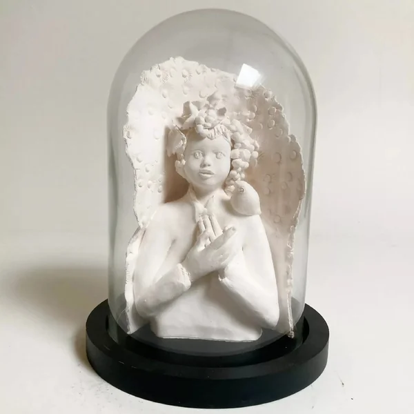 Sculpture Dame à l'oiseau 2