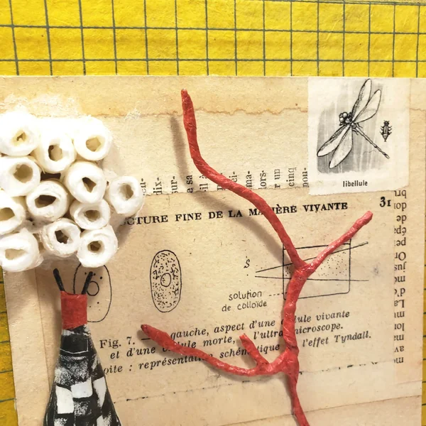 Sculpture - Le livre jaune et son insecte