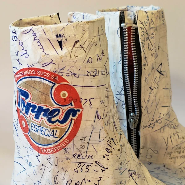 Sculpture - Les boots zippées blanches