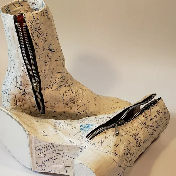 Sculpture - Les boots zippées blanches