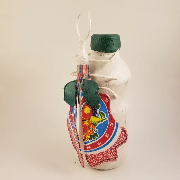 Sculpture - Posé sur une bouteille