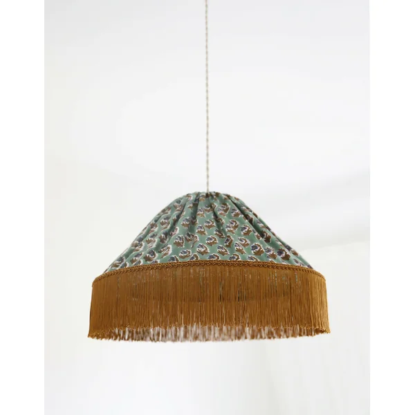 Suspension Bella “bohemian flora” : luminaire bohème chic à frange, fabriqué en France