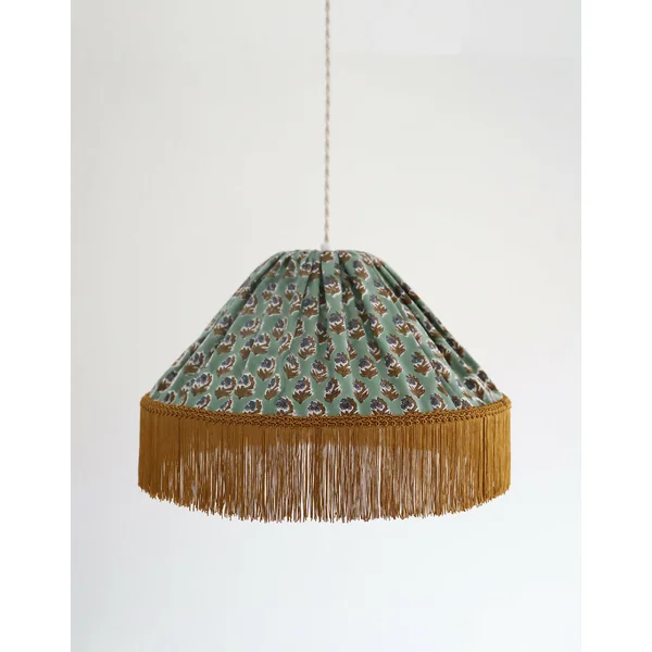 Suspension Bella “bohemian flora” : luminaire bohème chic à frange, fabriqué en France