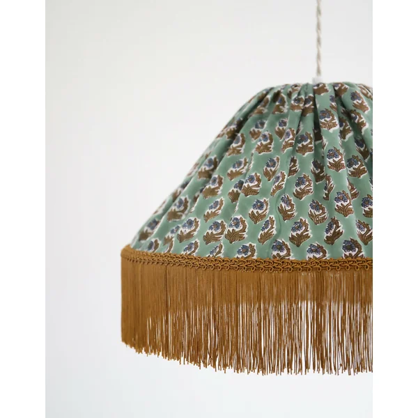 Suspension Bella “bohemian flora” : luminaire bohème chic à frange, fabriqué en France
