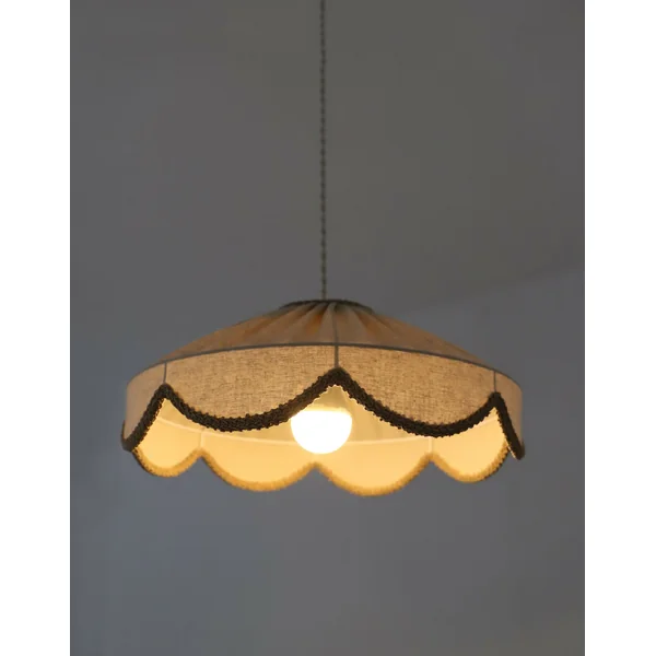 Suspension "Cosette" en Tissu Uni Beige Classic - Abat-jour Festonné Style Vintage Made in France