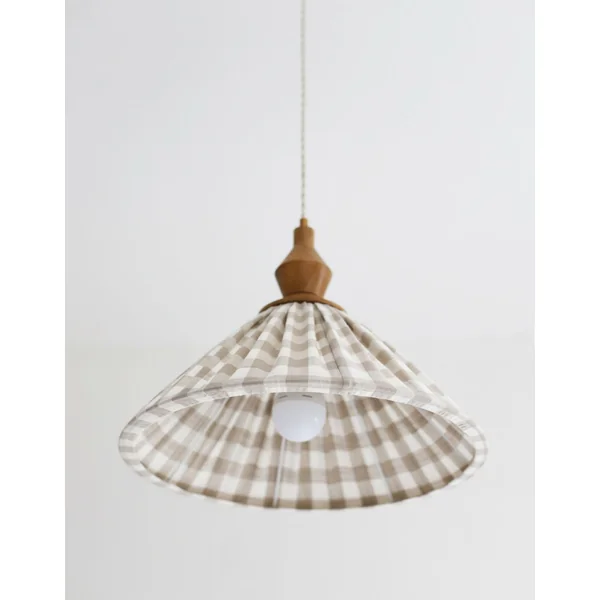 Suspension plissée Olga en toile de coton à grands carreaux beige & bijou noyer