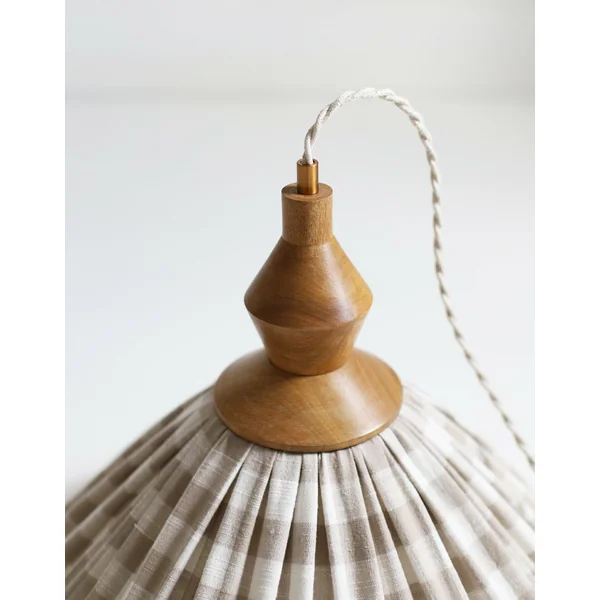 Suspension plissée Olga en toile de coton à grands carreaux beige & bijou noyer