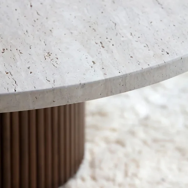 Table en travertin et pieds en bois de hêtre