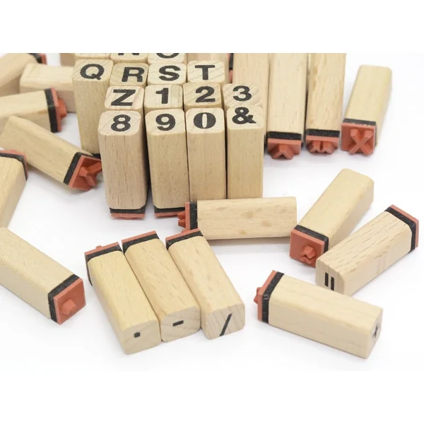 Tampons lettres et chiffres avec encreur noir - 48 caractères