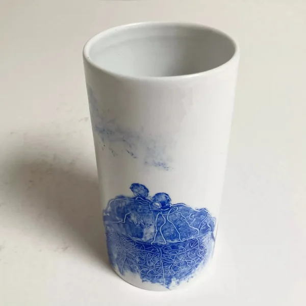 Vase couple méditant bleu 3