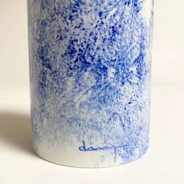 Vase couple méditant bleu