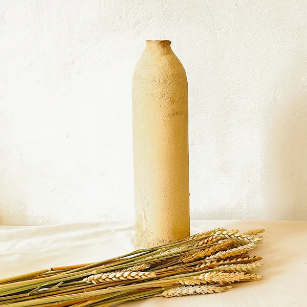 Vase en grès brut et or