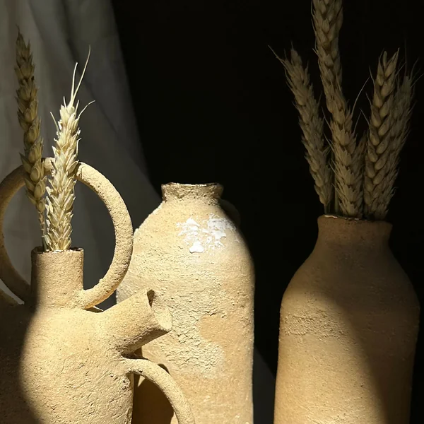 Vase en grès brut et or