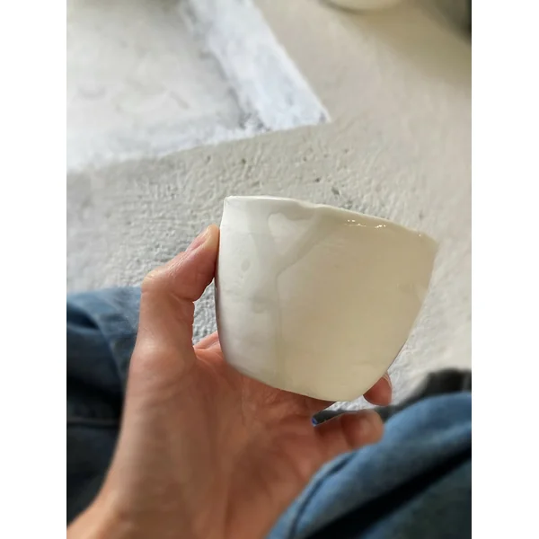 WHITE PORCELAIN CUP 00.10